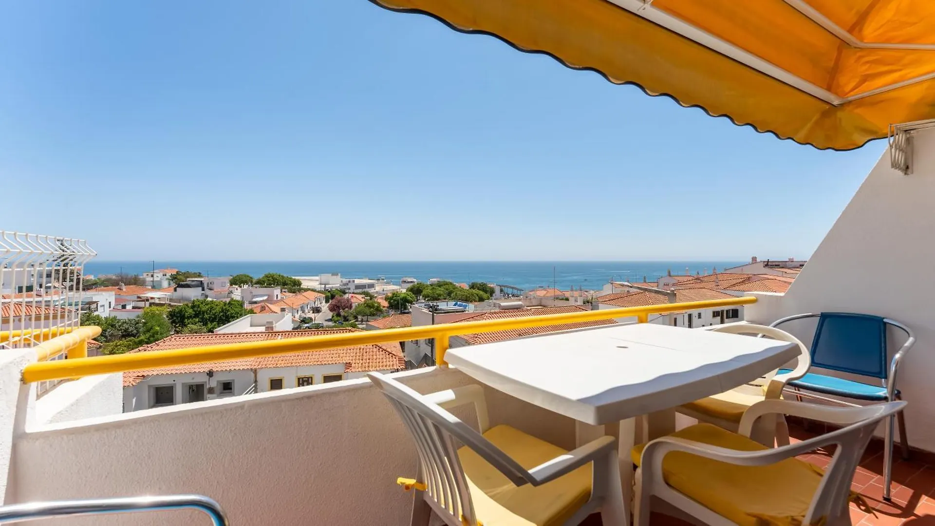 Daire Typical T2 In Albufeira W/ Balcony By Lovelystay